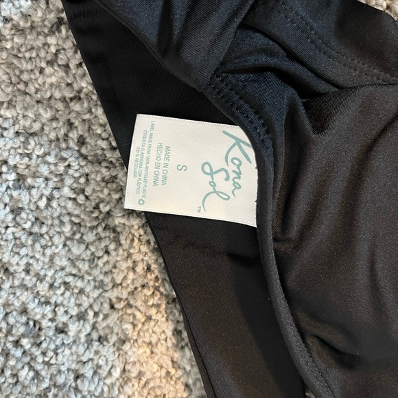 Black bikini top - Picture 2 of 2